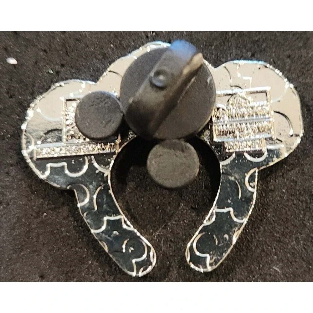 Disney pin as